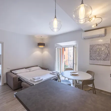 La Casa Sul Canale, By Short Holidays